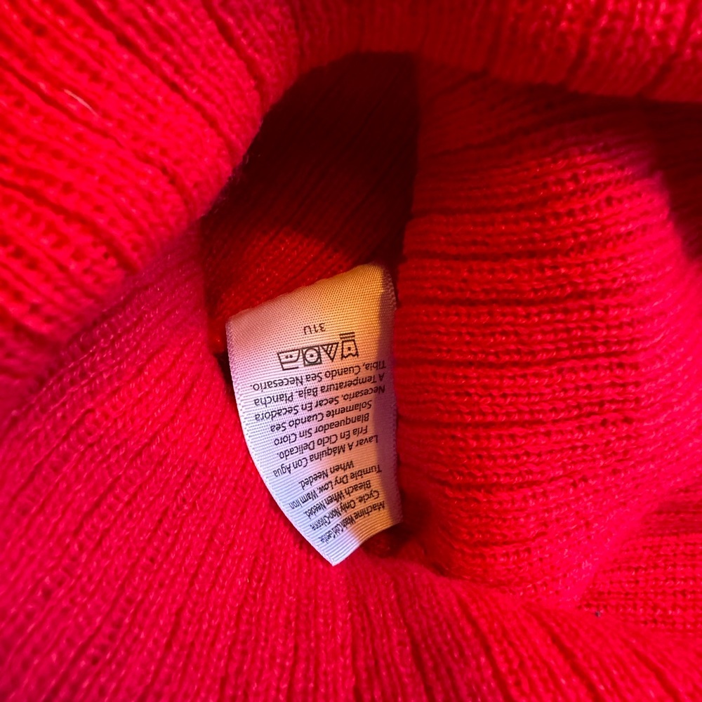 Red cap - Picture 3 of 4